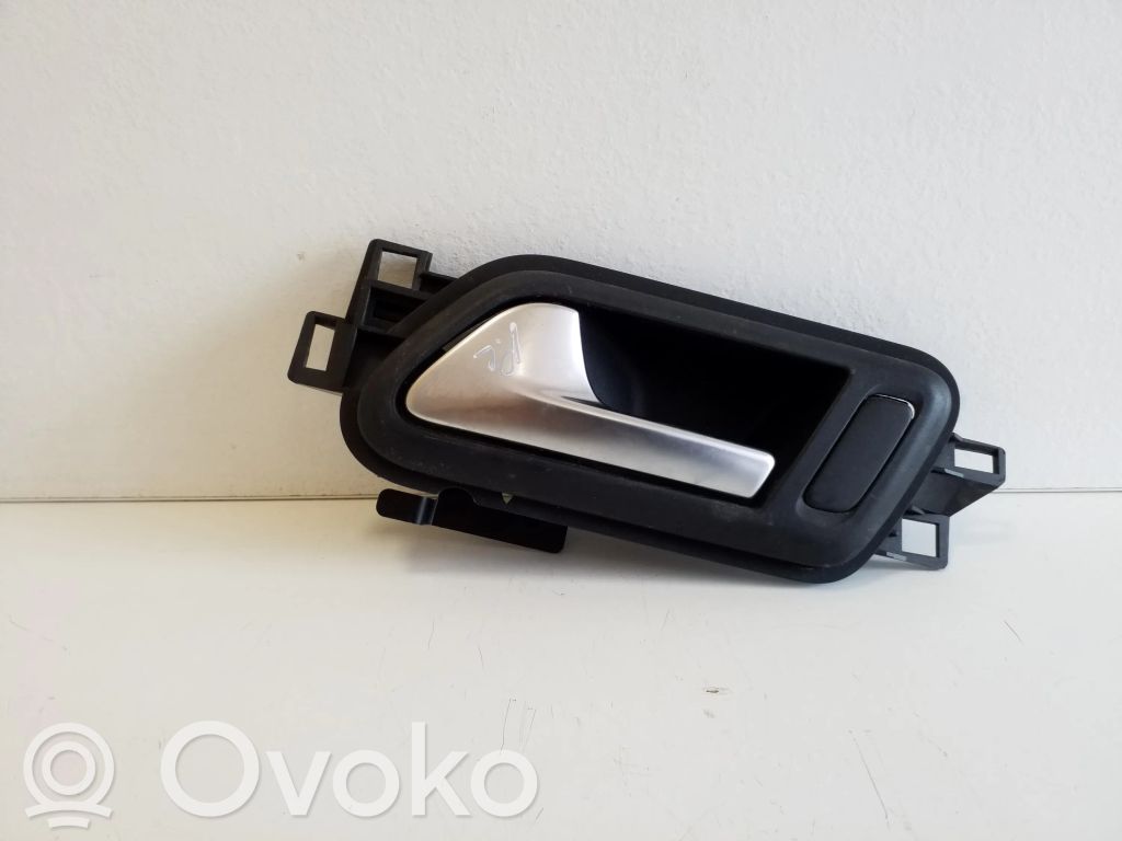 Volkswagen Amarok Manecilla interna puerta delantera 