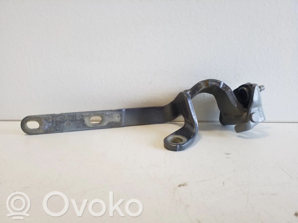 Tailgate/trunk/boot hinge   8T8827300