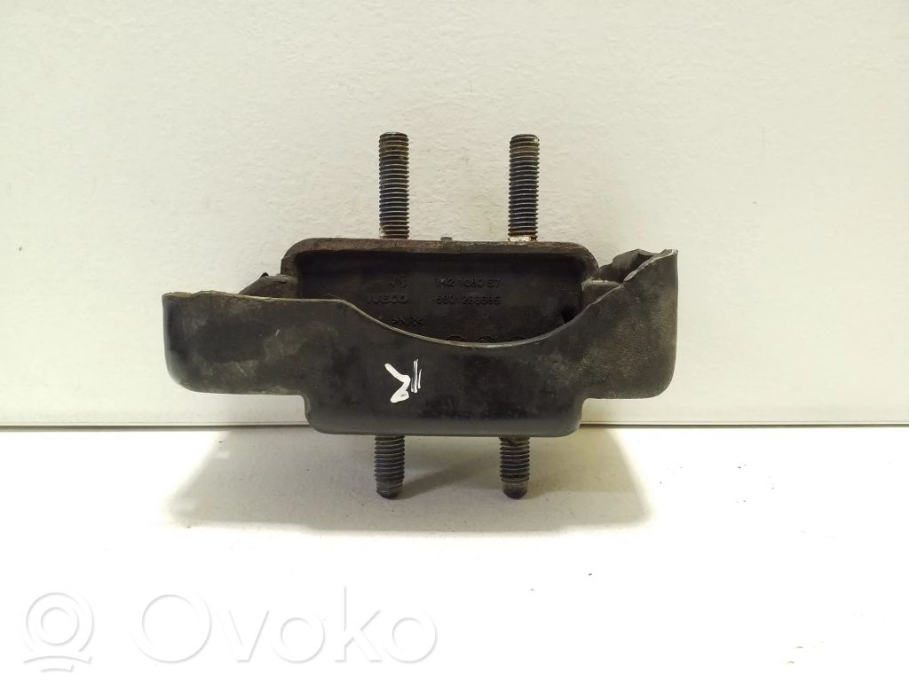 Iveco Daily 5th gen Engine mount bracket 