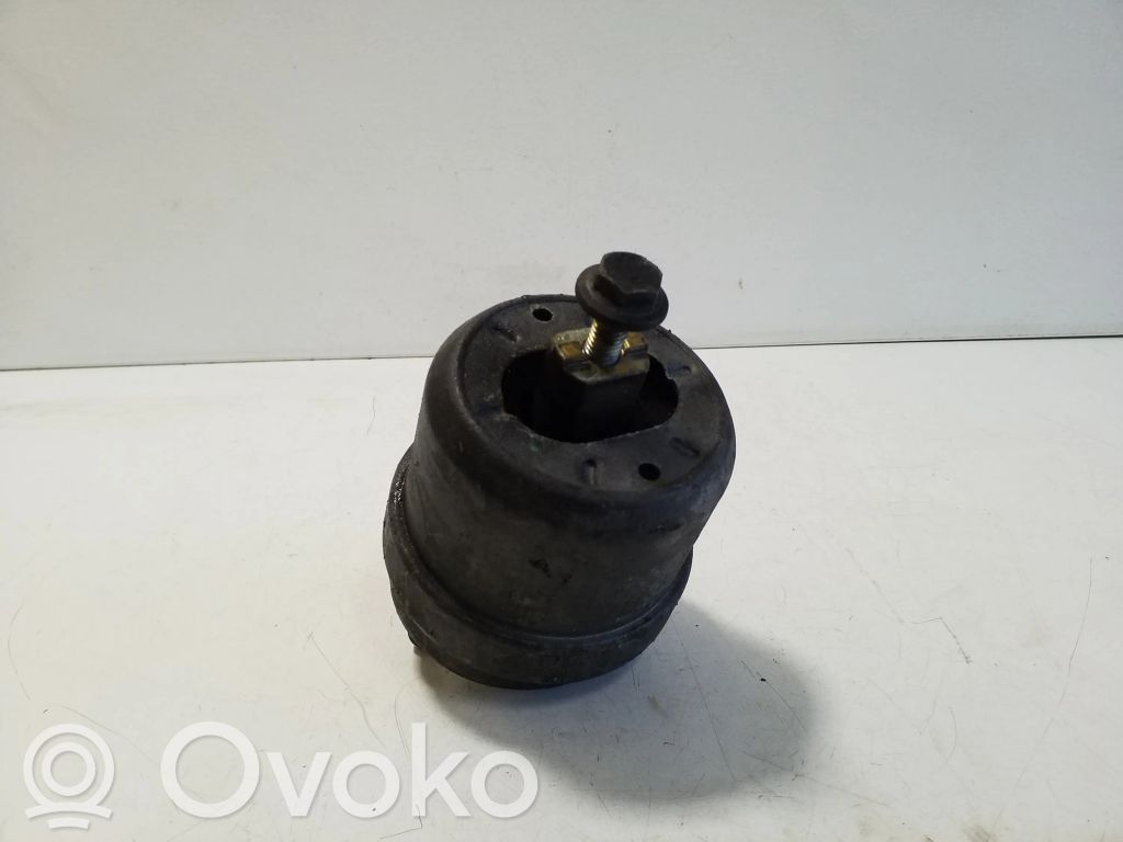 Volkswagen Transporter - Caravelle T4 Engine mount bracket 