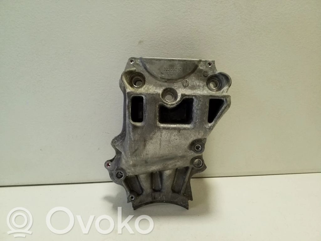 Volvo XC40 Engine mounting bracket 