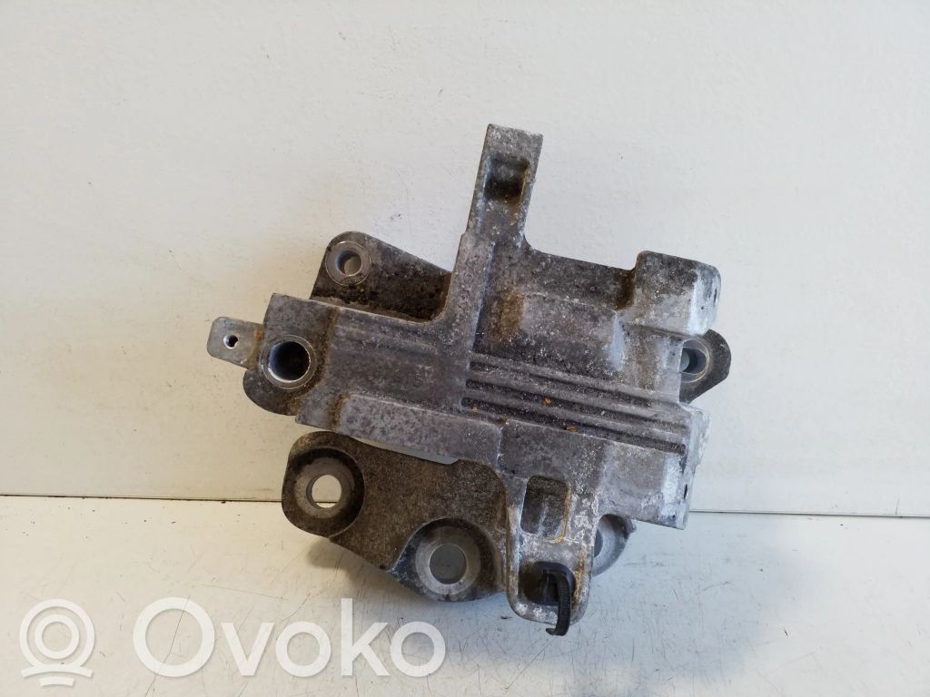 Volvo XC40 Engine mount bracket 