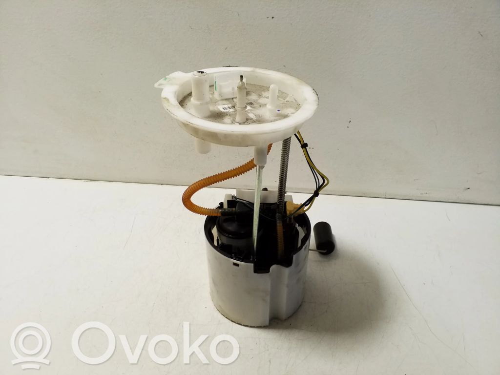 Volvo XC40 Bomba interna de combustible 