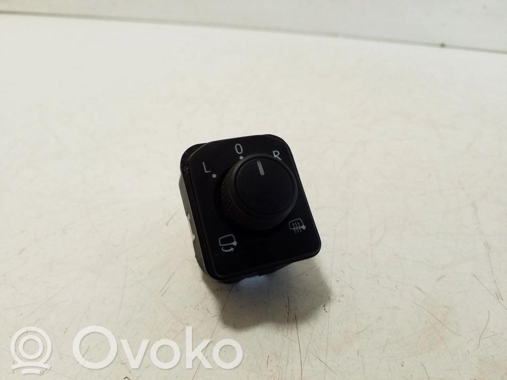 Skoda Kamiq Interruptor del espejo lateral 