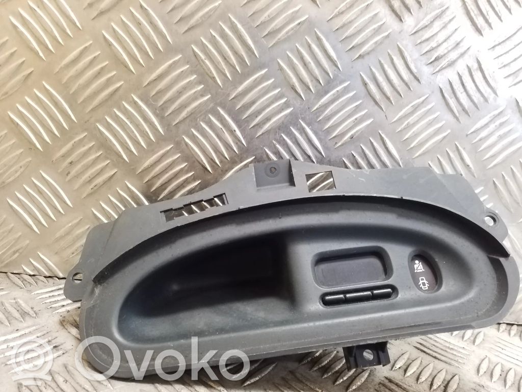 Renault Megane I Screen/display/small screen 