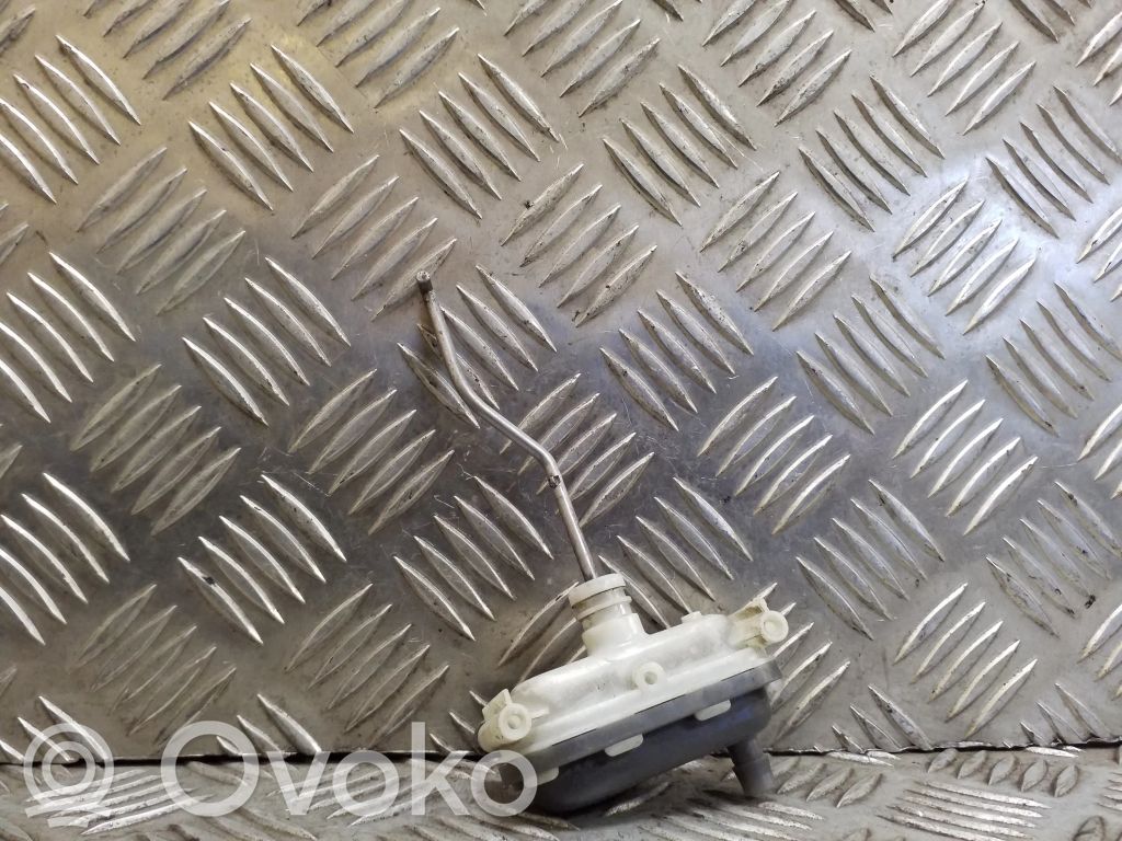 Volkswagen PASSAT B4 Pompă vacuum închidere centralizată 