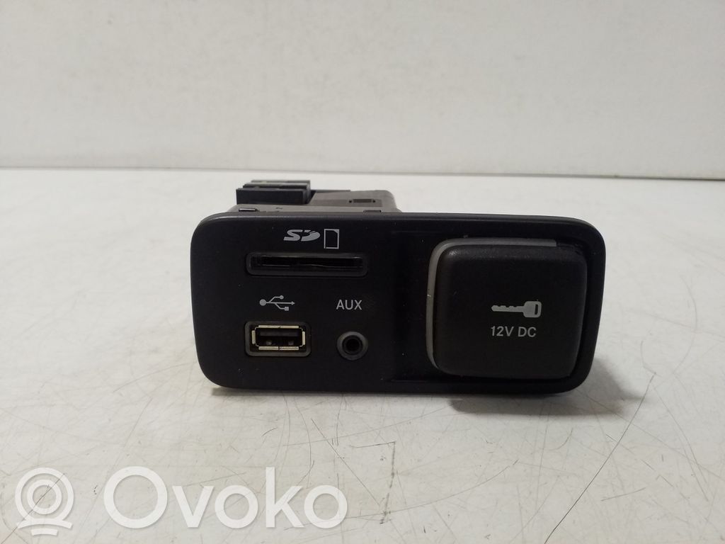 Jeep Cherokee USB socket connector 