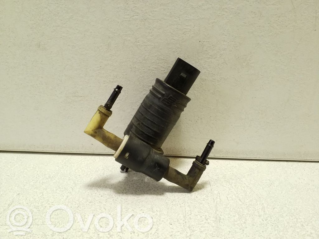 Jeep Cherokee Windscreen/windshield washer pump 