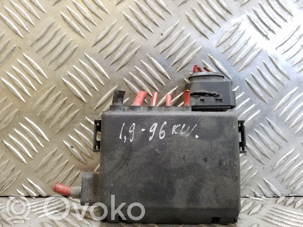 Audi A3 S3 8L Módulo de fusible 