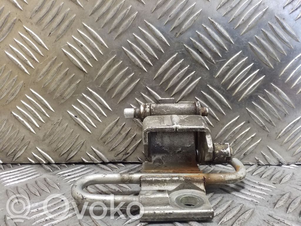 Volkswagen Golf IV Front door lower hinge 