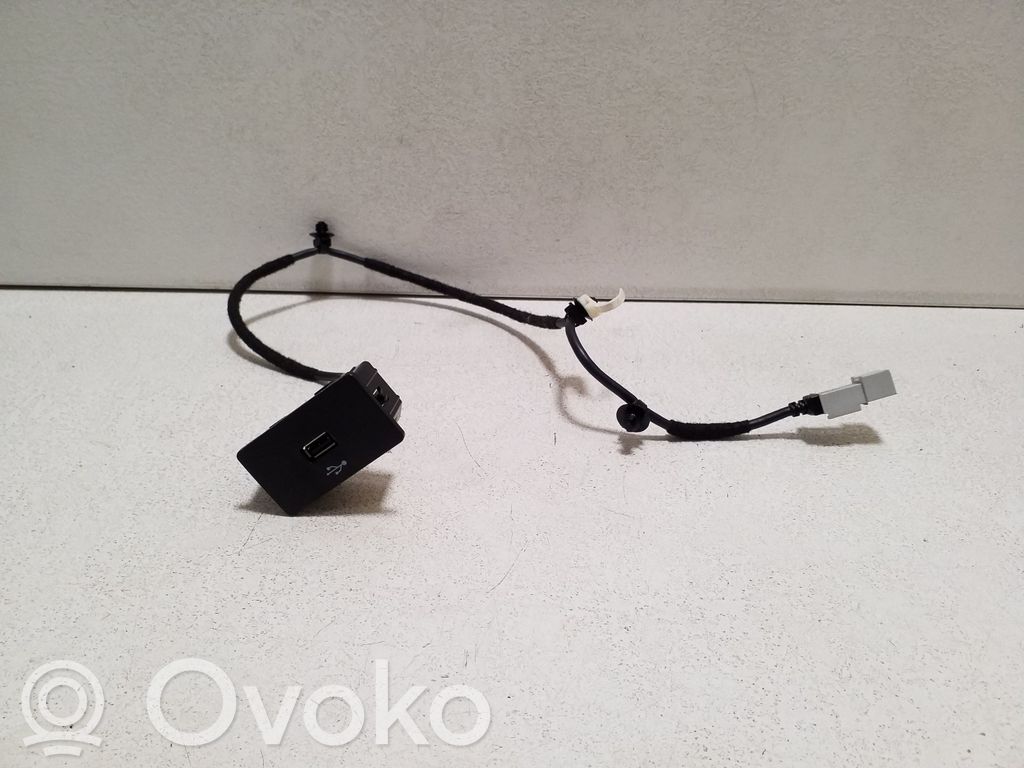 Ford Kuga II Enchufe conector USB 