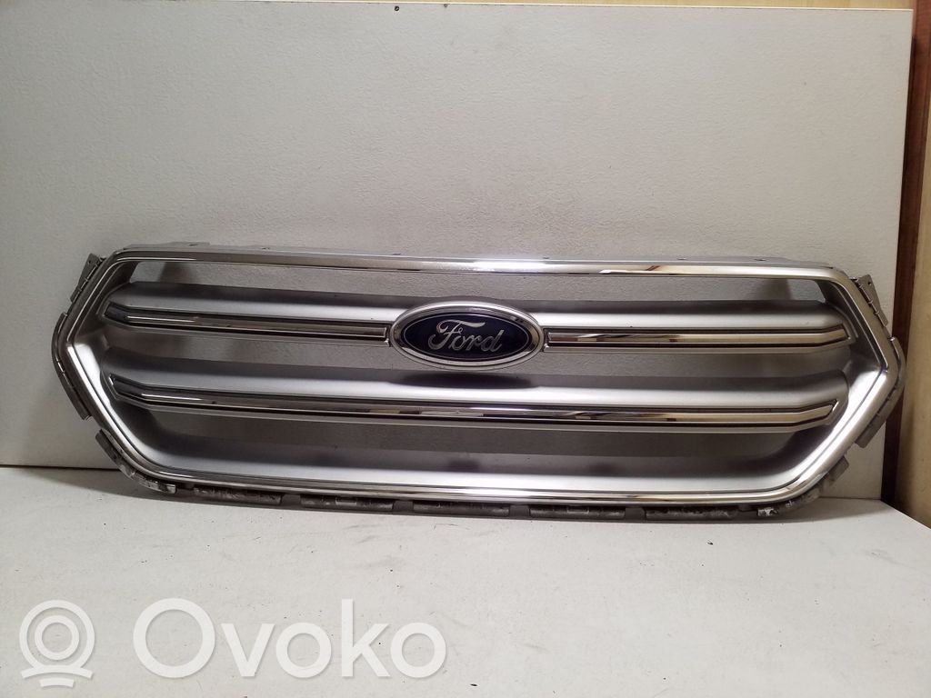 Ford Kuga II Etupuskurin ylempi jäähdytinsäleikkö 