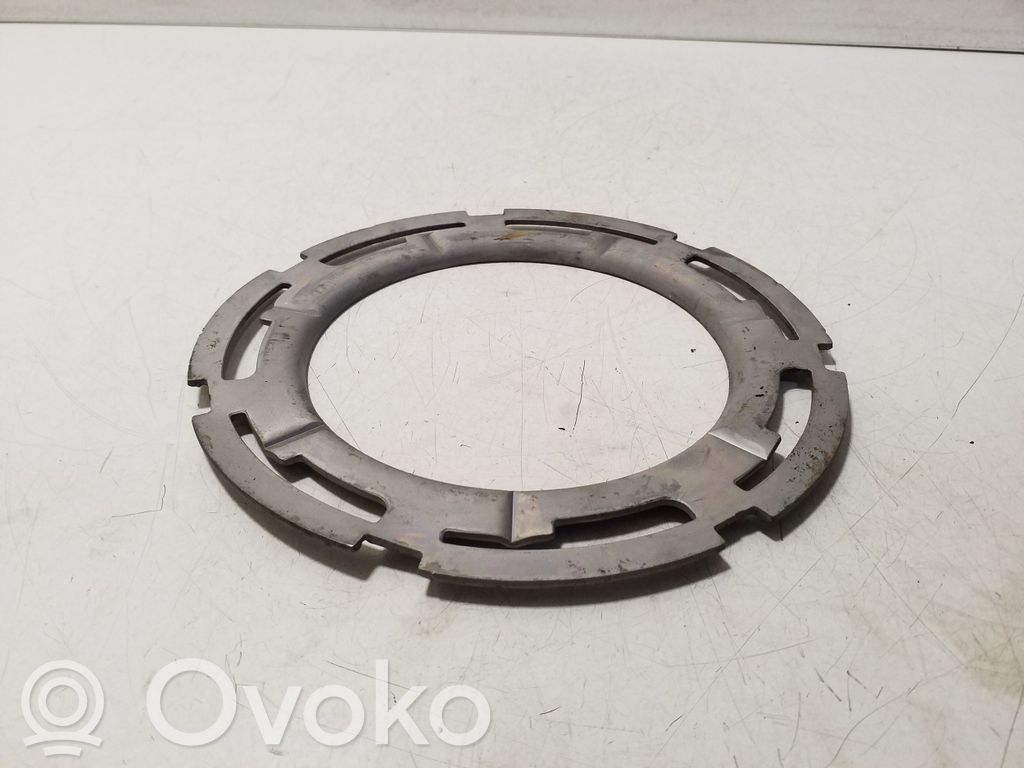 Mercedes-Benz CLS C218 X218 Anello/dado di bloccaggio della vite della pompa del carburante nel serbatoio