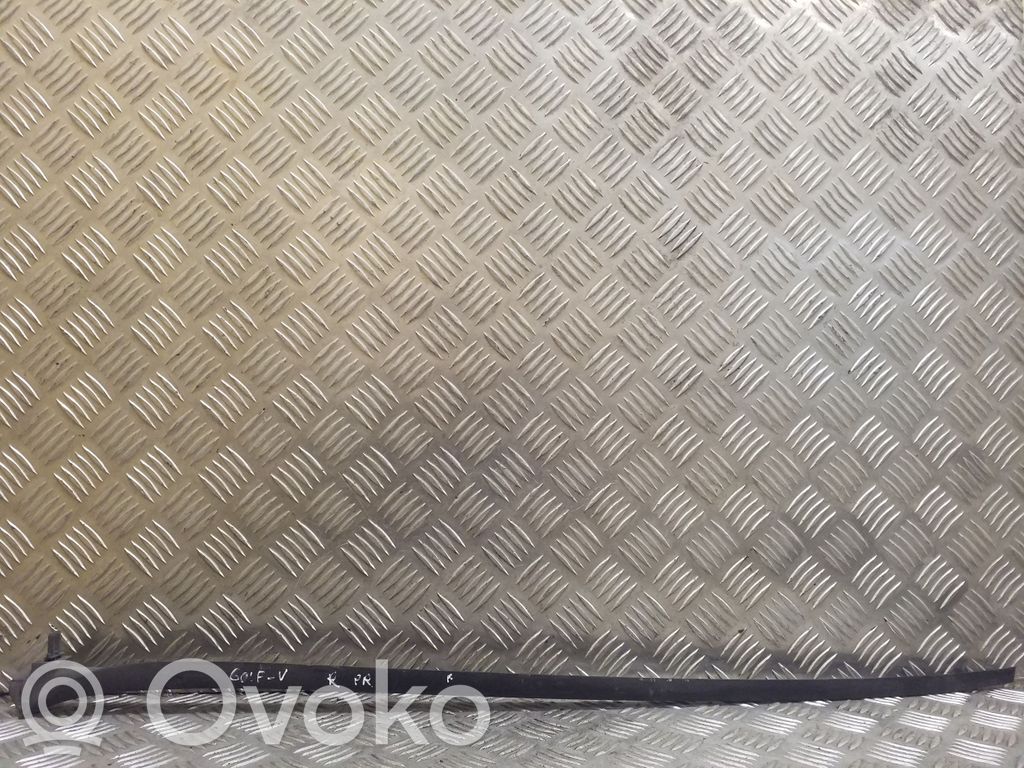 Listwa szyby czołowej / przedniej   1K0854320F