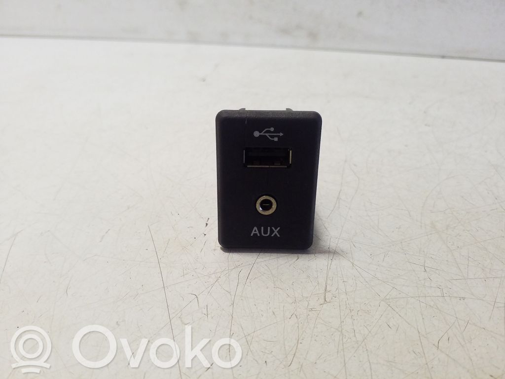 Nissan Navara D23 Connettore plug in AUX