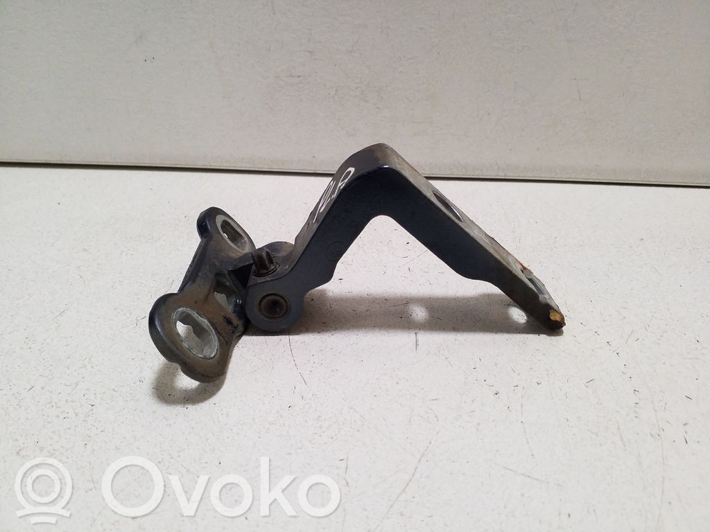 Volvo XC60 Front door lower hinge 