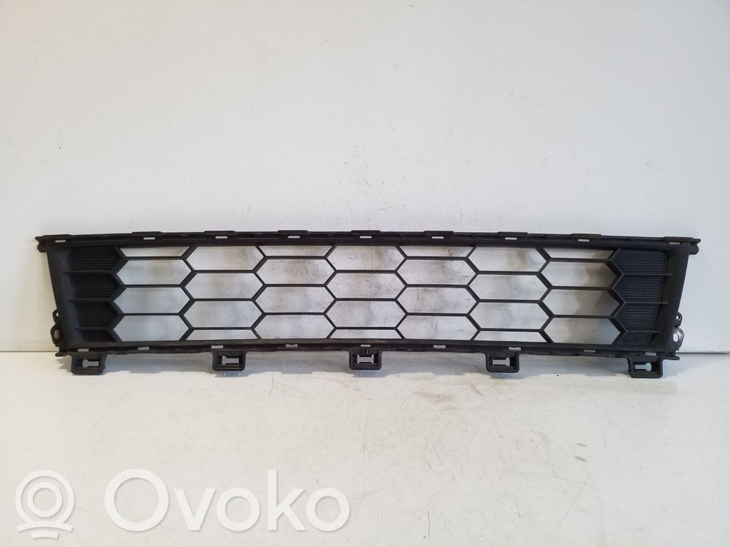 Mitsubishi L200 Kratka dolna zderzaka przedniego 