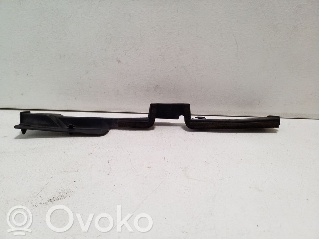 Panel wykończeniowy błotnika   5220J618