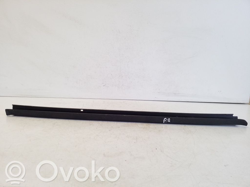 Dodge Nitro Rivestimento modanatura del vetro della portiera anteriore 