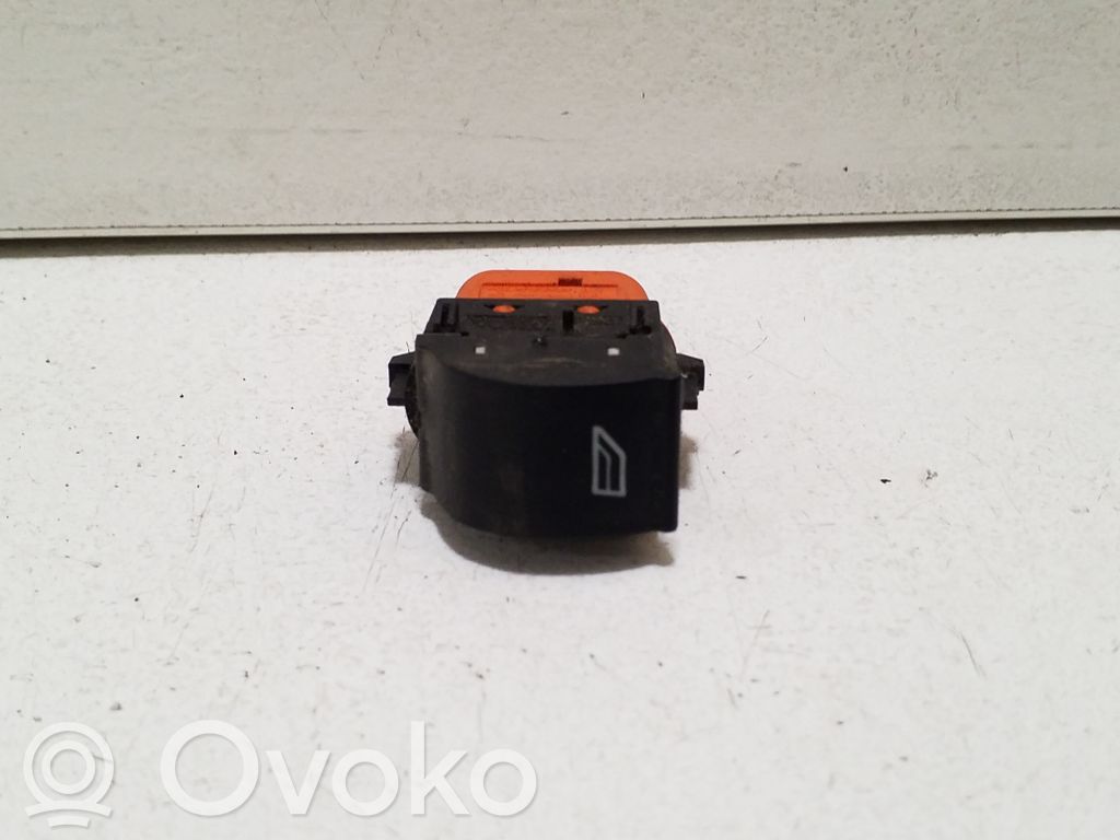 Przyciski szyb   BM5T14529BA