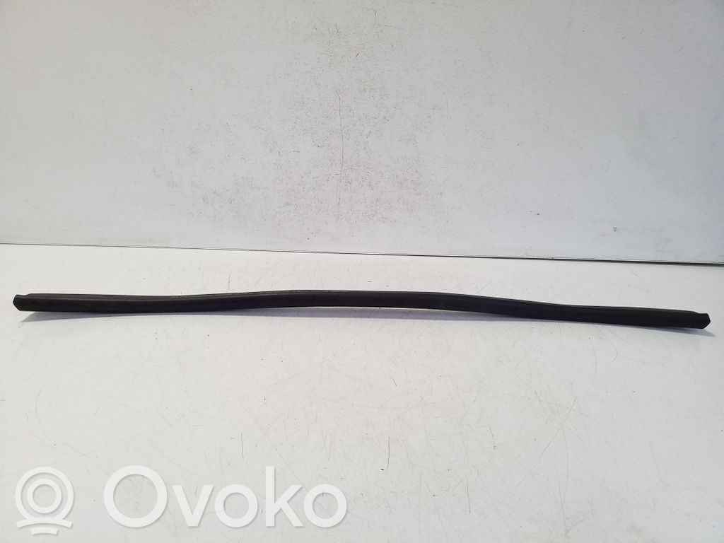 Cheder compartiment motor   7P5823737