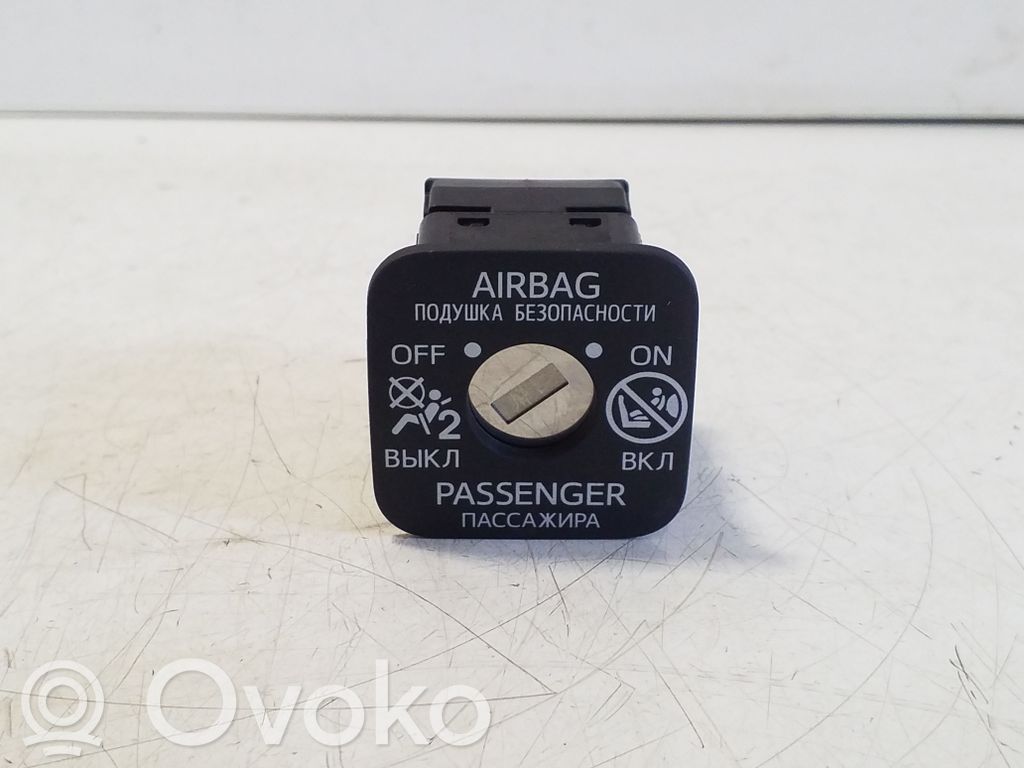 Toyota bZ4X Interrupteur commutateur airbag passager