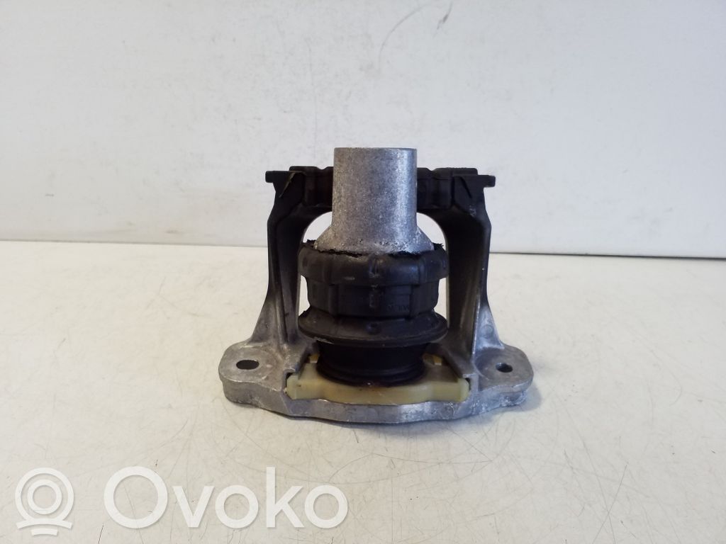 Volvo XC60 Engine mount bracket 