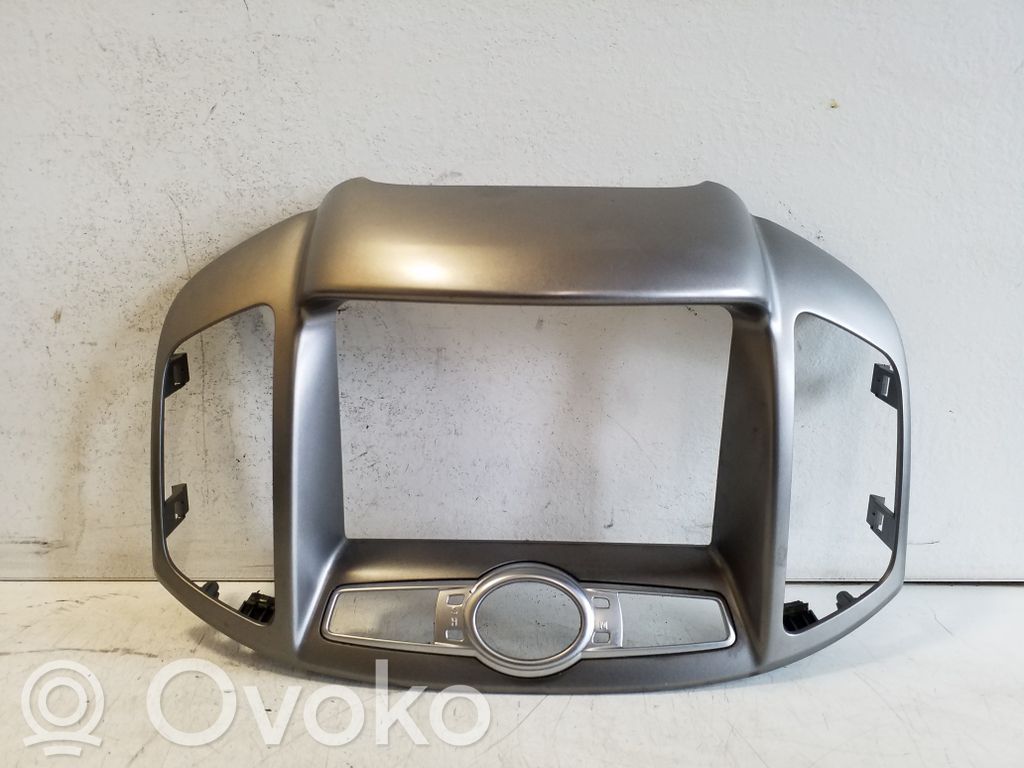 Chevrolet Captiva Radio/GPS head unit trim 
