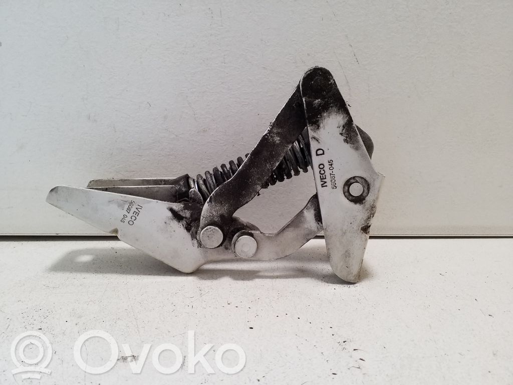 Iveco Daily 6th gen Cerniere del vano motore/cofano 