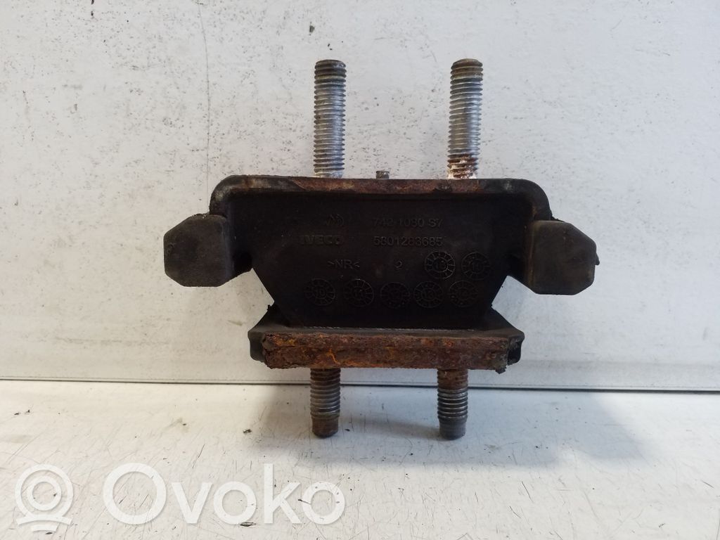 Iveco Daily 6th gen Engine mount bracket 