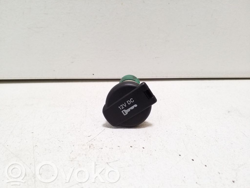 Prise 12 V avant