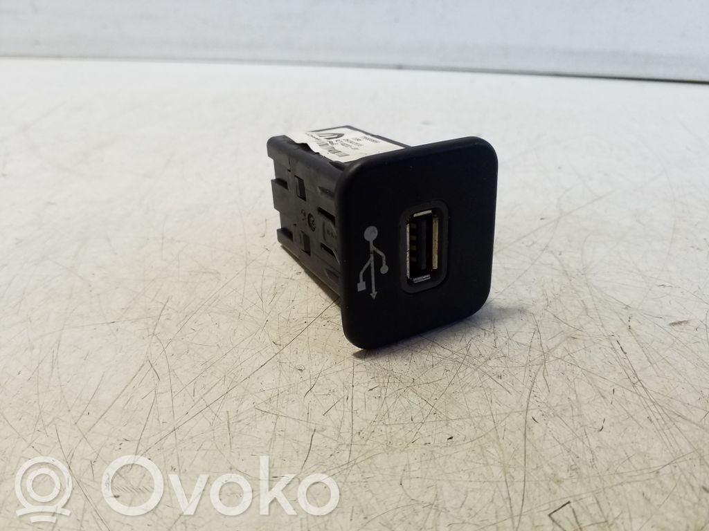 Jeep Renegade USB socket connector 
