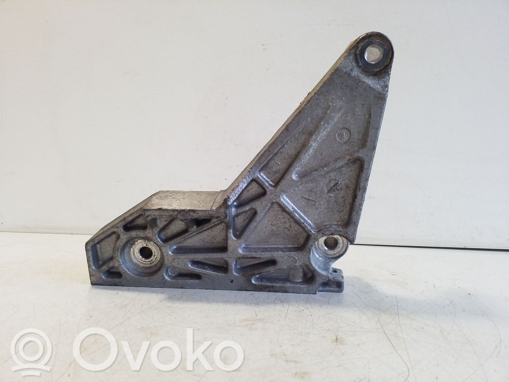 Engine mounting bracket   10149184