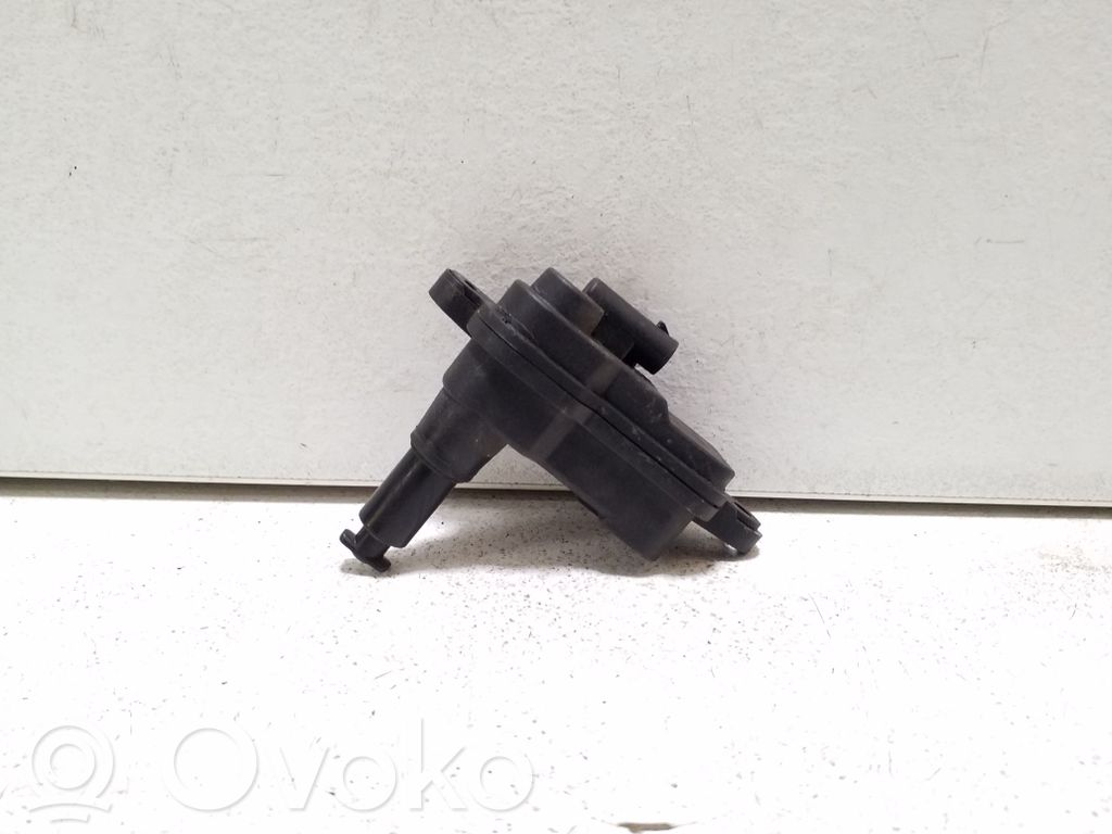 Volkswagen PASSAT B8 Motor blocare bușon rezervor combustibil 