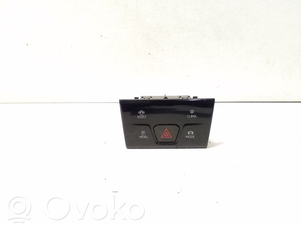 Volkswagen Golf VIII Przycisk świateł awaryjnych 
