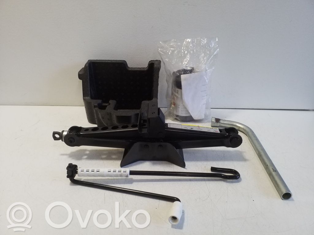 Audi Q3 8U Työkalusarja 