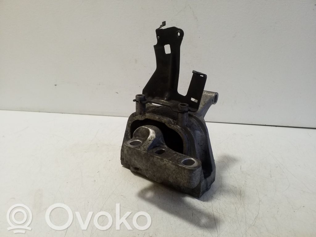 Audi Q3 8U Supporto di montaggio del motore 