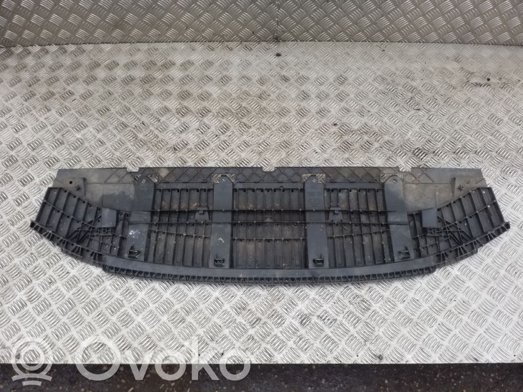 Placa protectora/plataforma del parachoques delantero   8U0807233C