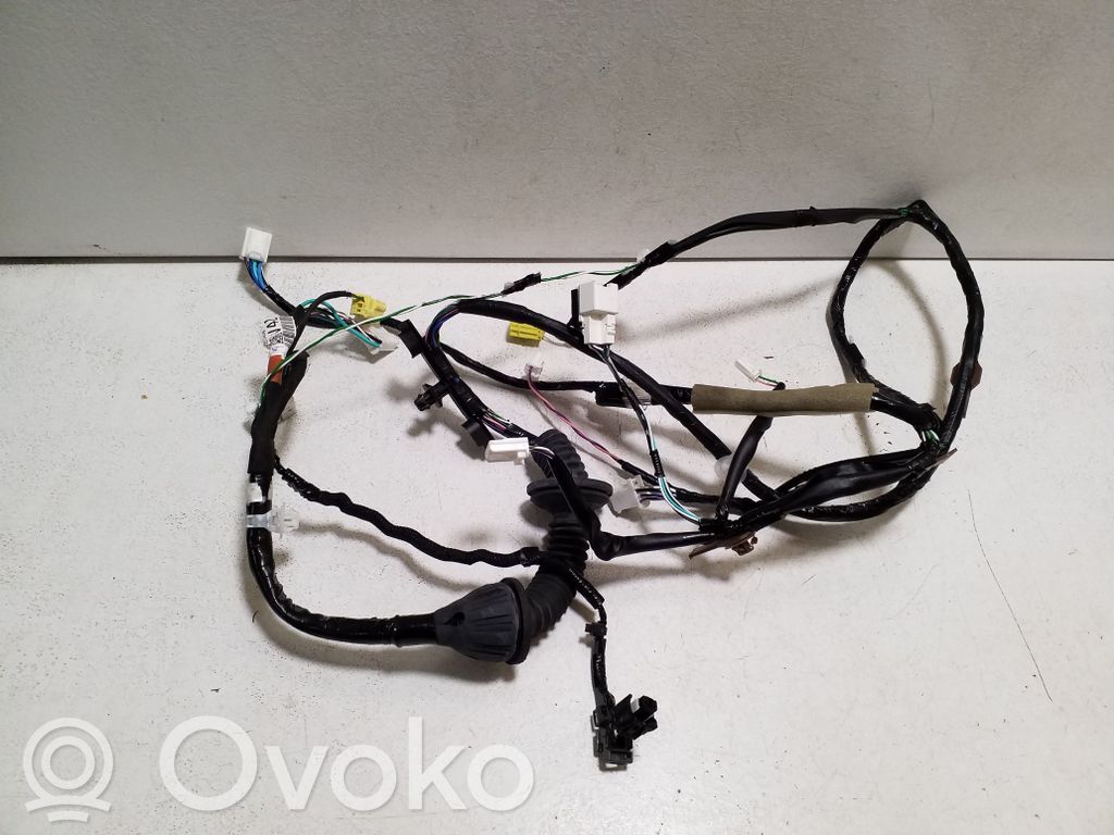 Toyota Yaris Cross Wiązka przewodów drzwi przednich 