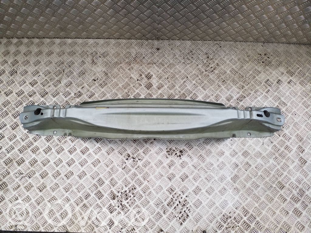 Aizmugurē bampera balka