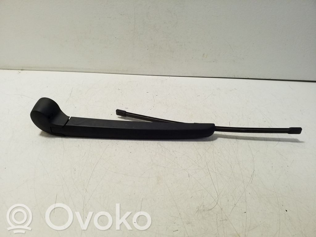 Brazo del limpiaparabrisas trasero   8R0955407