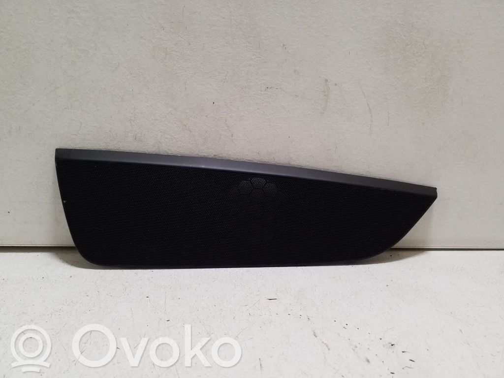 Audi A1 Maskownica centralnego głośnika deski rozdzielczej 