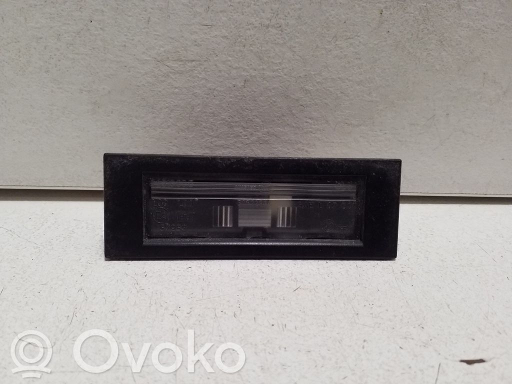 Fiat 500L Lampa oświetlenia tylnej tablicy rejestracyjnej 