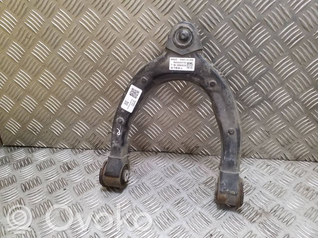 Tesla Model 3 U veida svira 