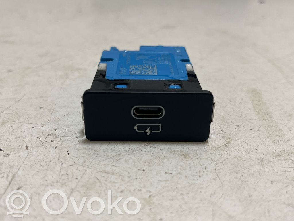 BMW i4 USB savienotājs 