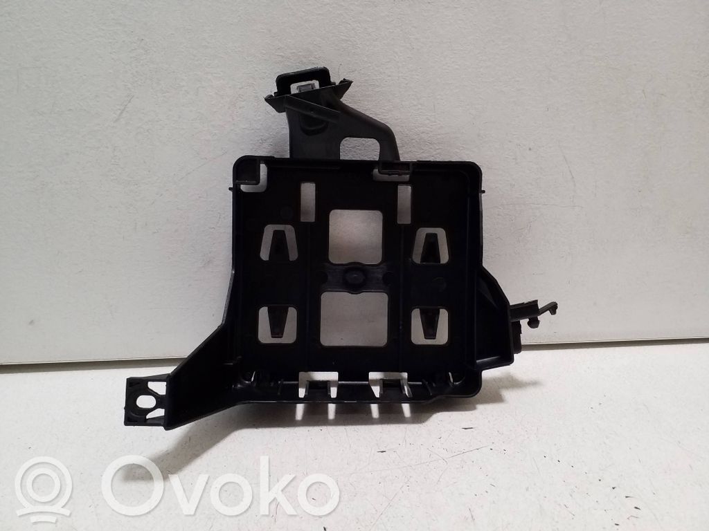Otros repuestos del interior   8W0907368