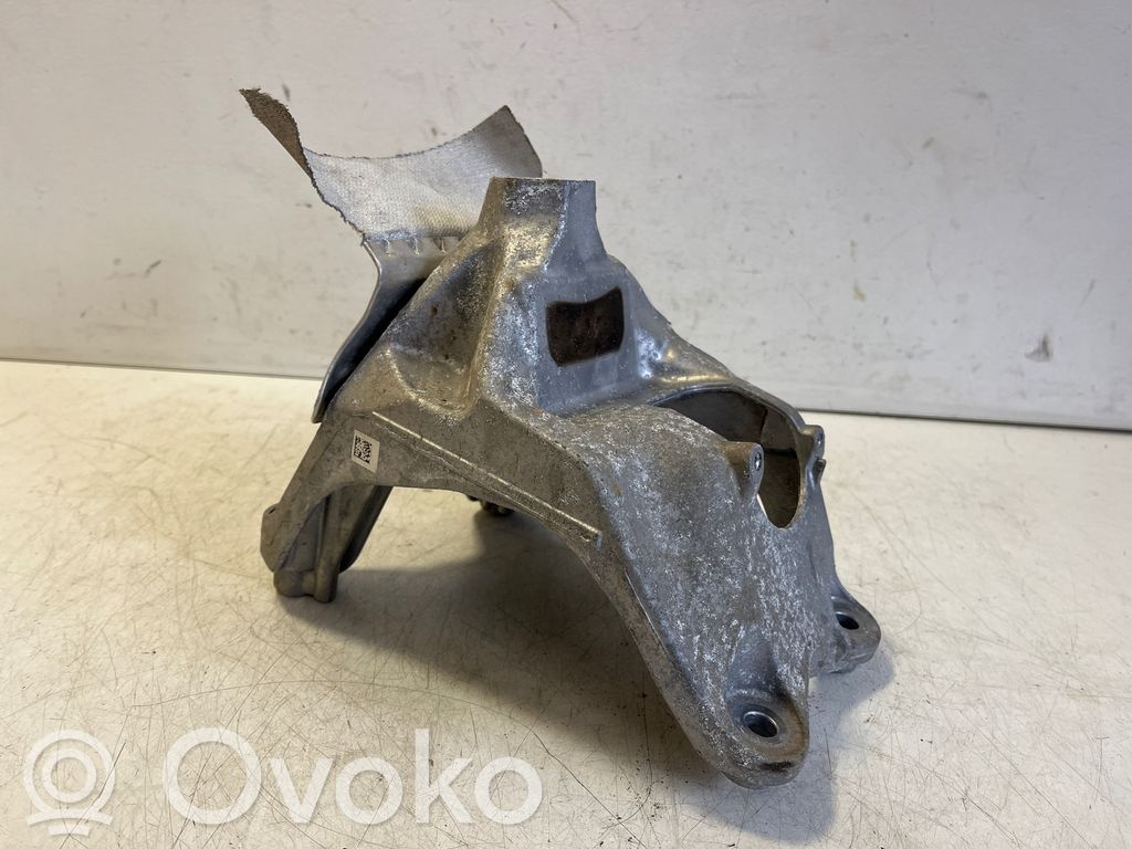 Audi A5 Engine mounting bracket 