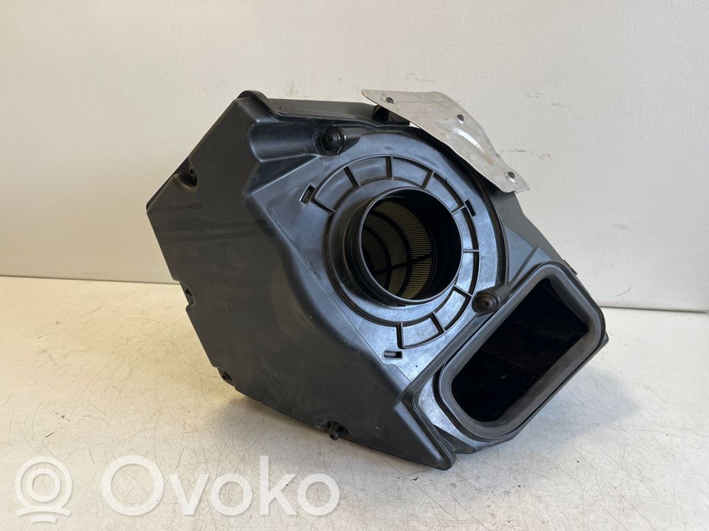 Air filter box   8W0133835AB
