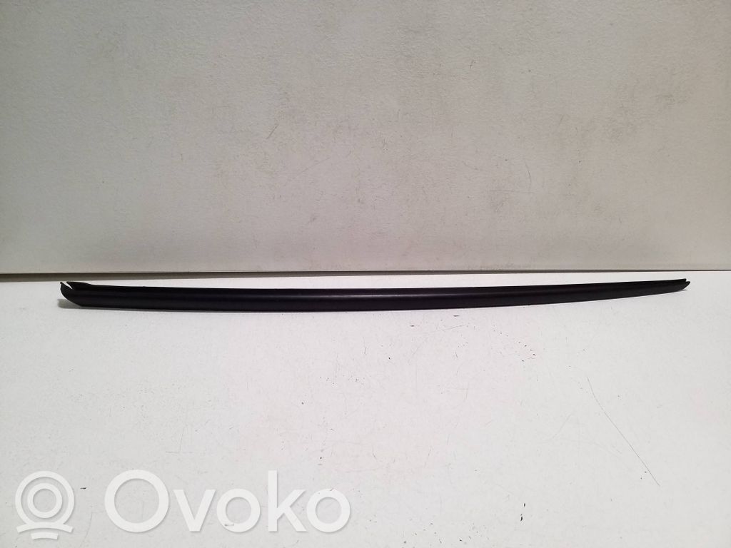 Windshield trim   8W6854327B