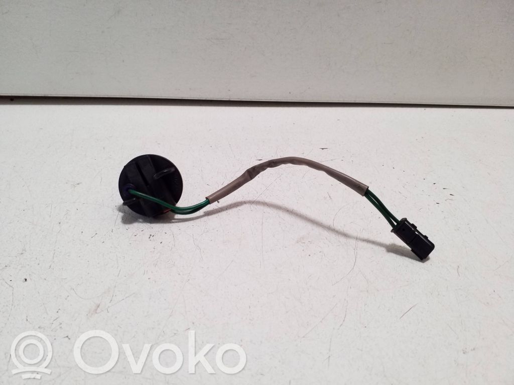 Chevrolet Orlando Takavalon polttimon suojan pidike 
